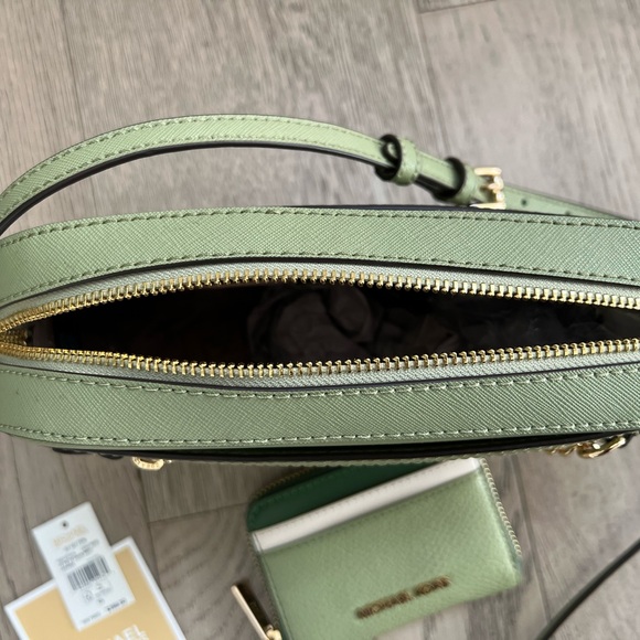Michael Kors Crossbody bag and card case - Picture 3 of 4